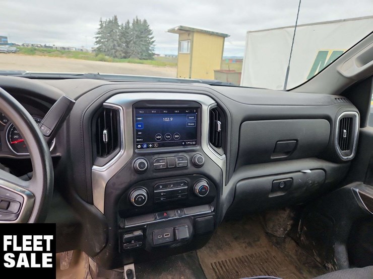 2021-chevrolet-silverado-3500hd-image-16