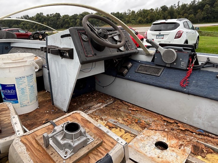#1318-•-1989-16'-alumacraft-boat-(has-wi-title)-image-25