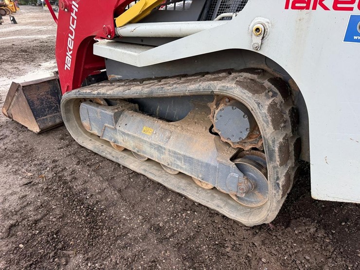 2023-takeuchi-tl8-image-17
