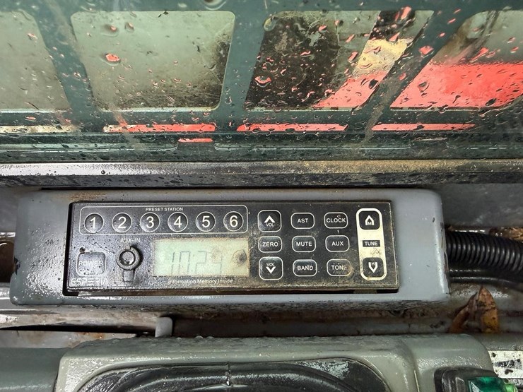 2012-takeuchi-tl250-image-23