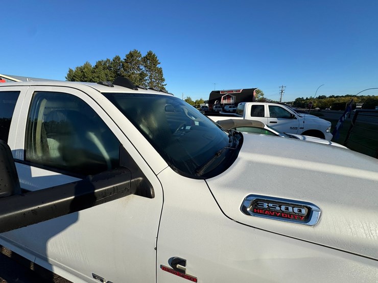 2020-dodge-3500-image-29