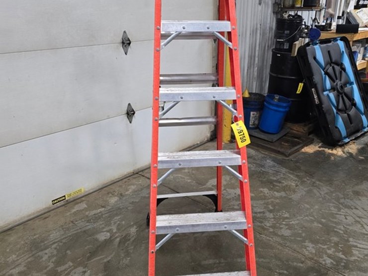 #9750-•-louisville-6'-step-ladder-image-6