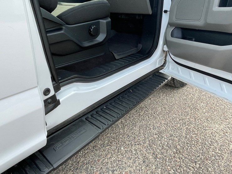 2020-ford-f150-image-31