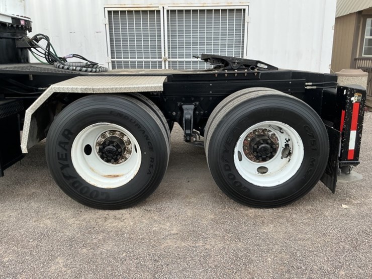 2007-sterling-lt9500-image-8