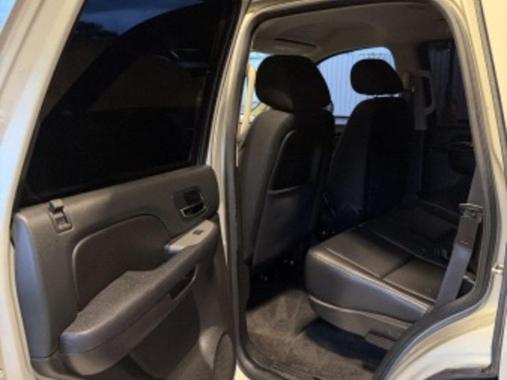 2014-chevrolet-tahoe-image-27