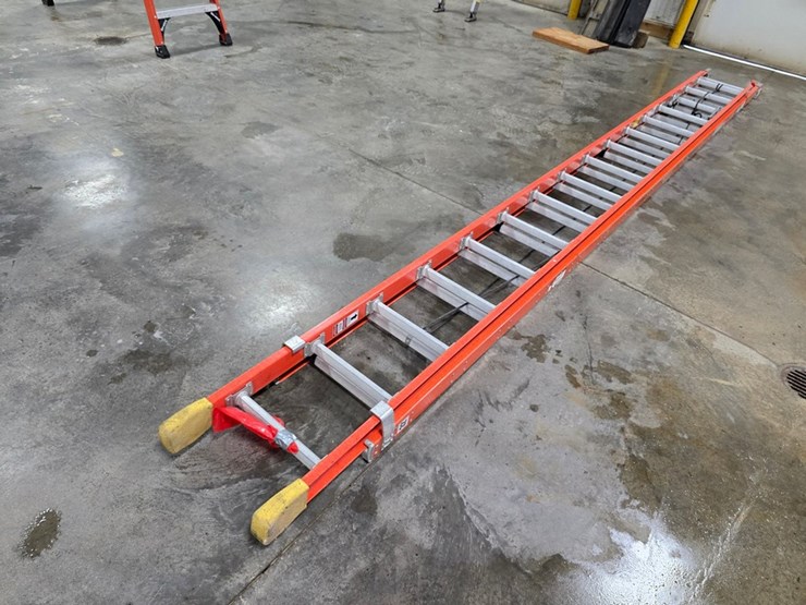 #9735-•-louisville-32'-extension-ladder-image-2