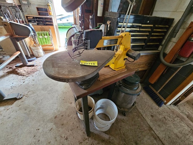 #8713-•-dewalt-scroll-saw-image-1
