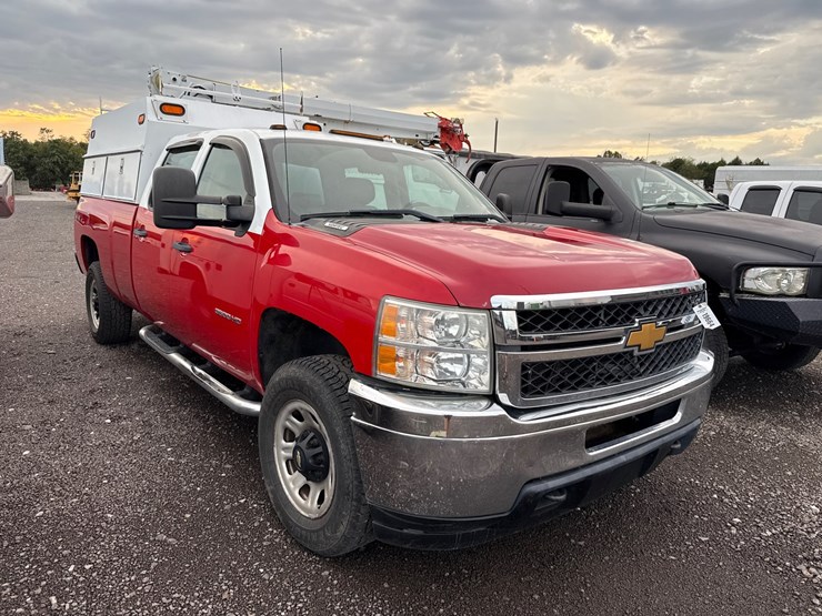 2013-chevrolet-3500-image-3
