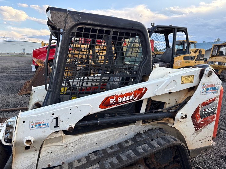 2021-bobcat-t550-image-12
