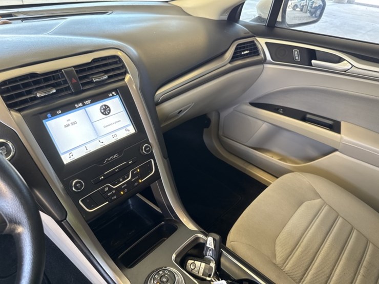 2019-ford-fusion-sdn-image-19