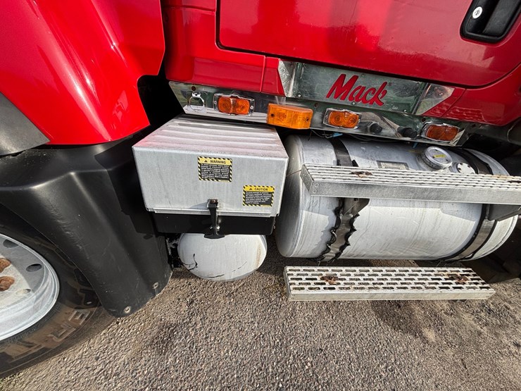 #1203-•-2004-mack-cv713-vacuum-pump-truck-(has-wi-title)-image-29