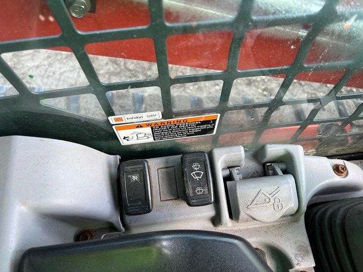 kubota-svl65-2-image-23