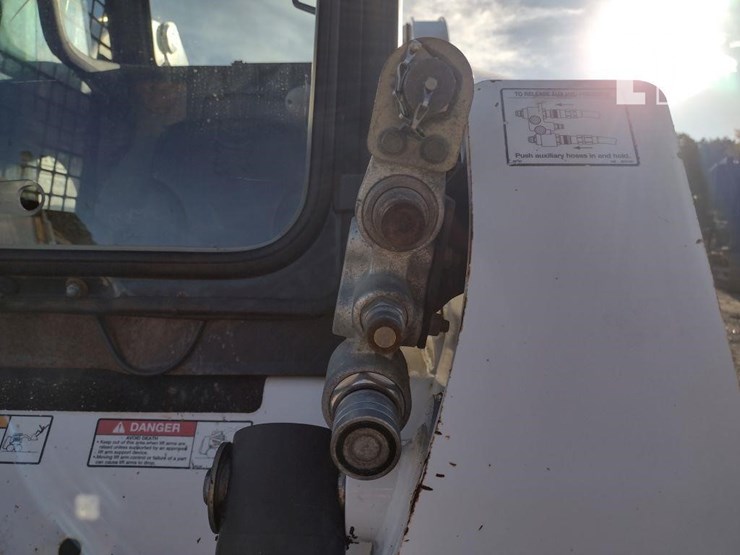 2009-bobcat-s250-image-21