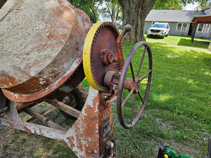 #8737-•-timken-bearing-equipment-towable-concrete-mixer-image-10
