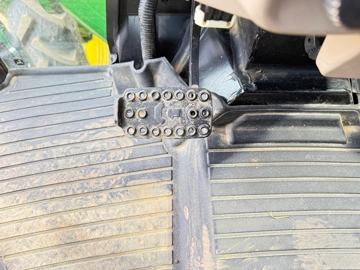 2021-john-deere-5055e-image-25