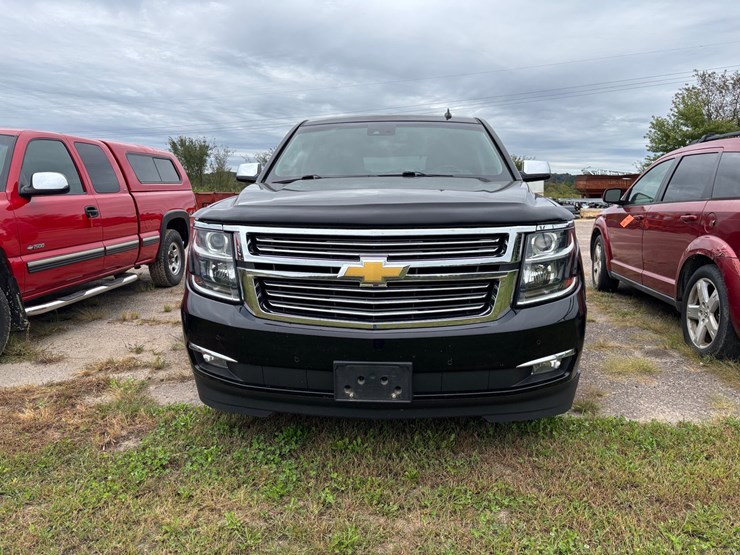 2015-chevrolet-tahoe-ltz-image-2