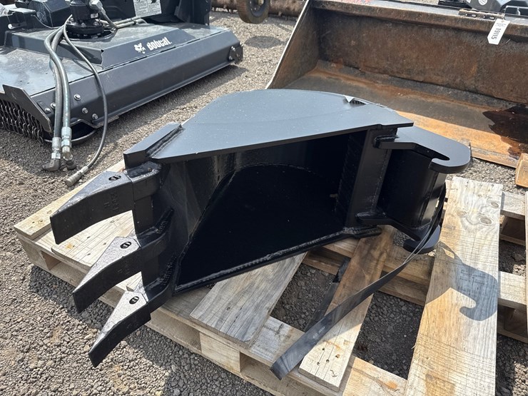 #2021-•-12"-bobcat-x-change-excavator-bucket-image-3