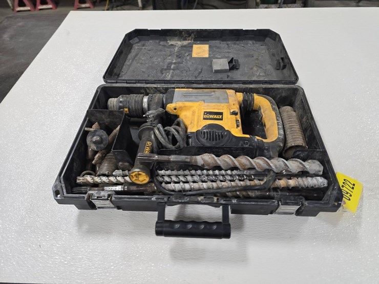 #9722-•-dewalt-d25651k-hammer-drill-image-3