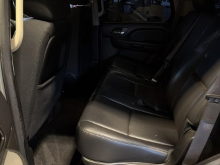 2014-chevrolet-tahoe-image-26