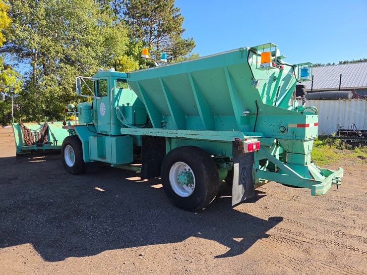 #3410-•-1974-oshkosh-p2025-1e1-plow-truck-image-3