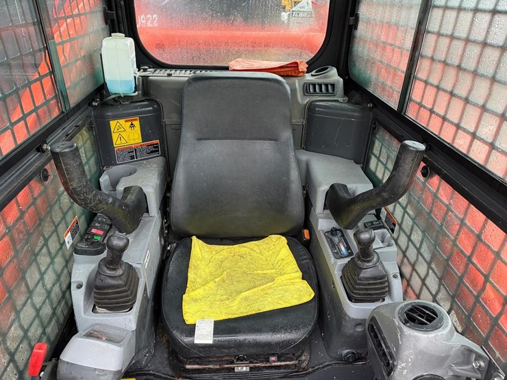 2012-kubota-svl75-image-19