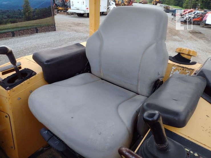 2000-deere-650h-lt-image-12