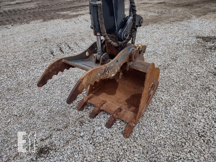 2016-deere-35g-image-24