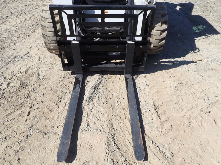 wildcat-48"-skid-steer-pallet-forks-image-2