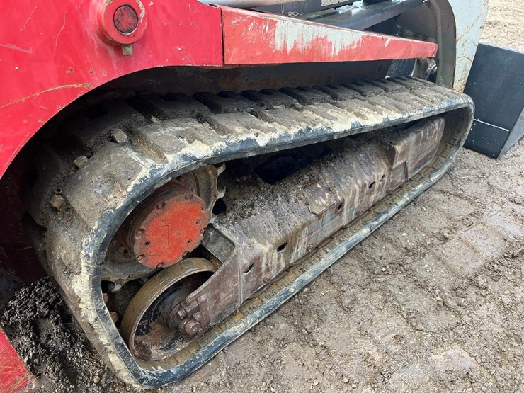2011-takeuchi-tl230-image-15