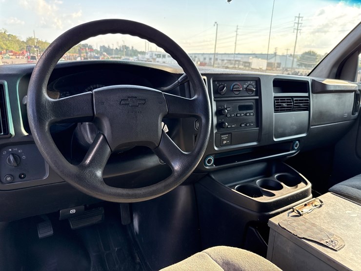2003-chevrolet-3500-image-19