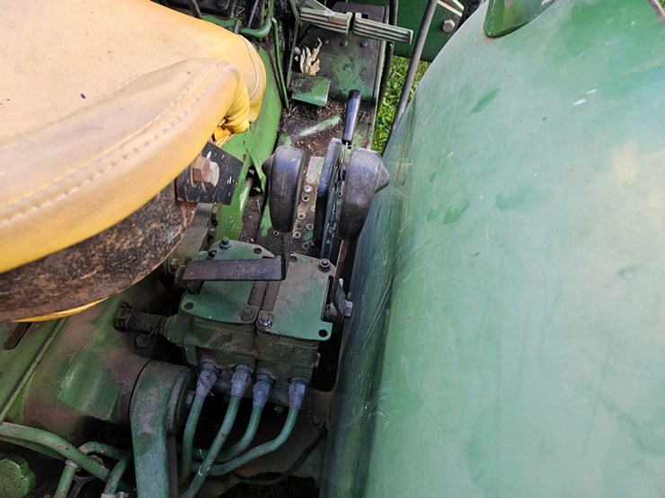 john-deere-2440-image-18