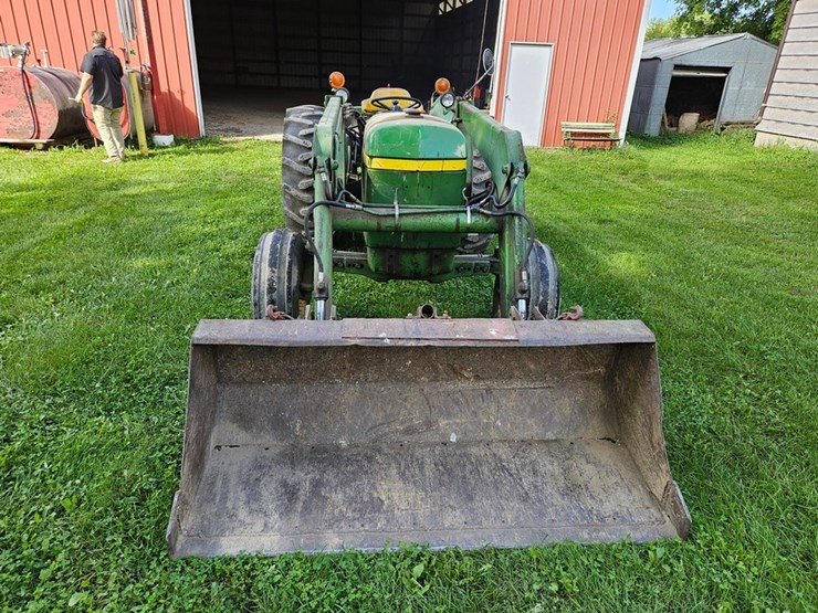 john-deere-2440-image-8