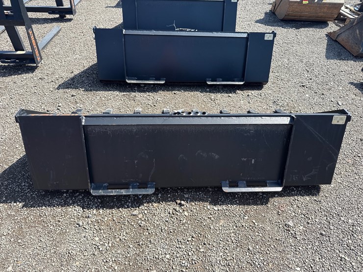 #2026-•-trubilt-72"-skid-steer-tooth-bucket-image-3