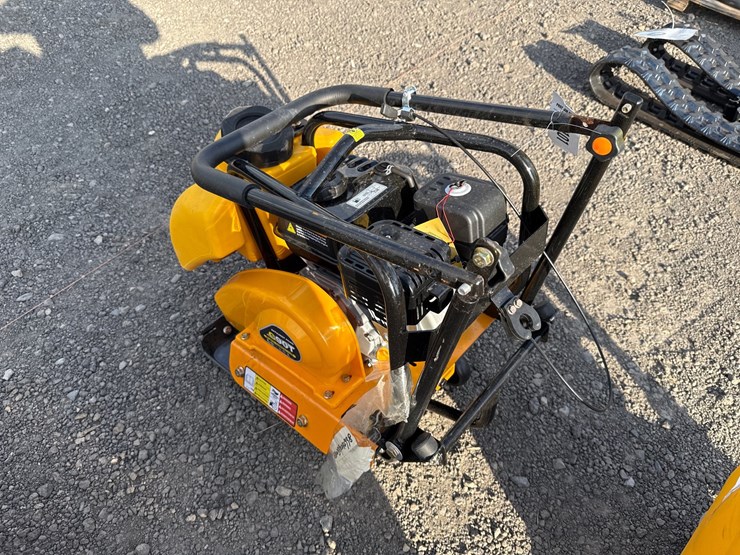 #1047-•-c90t-plate-compactor-image-5