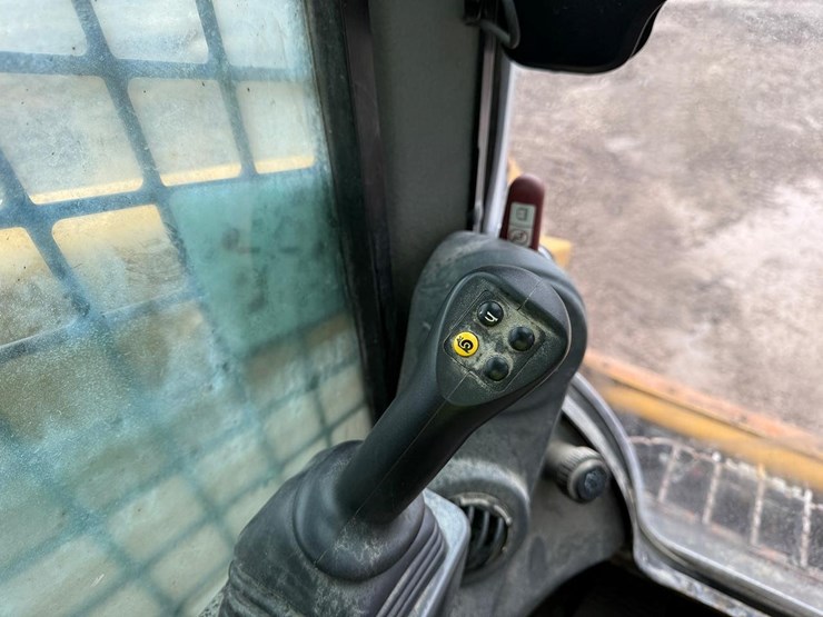 2023-caterpillar-259d3-image-24