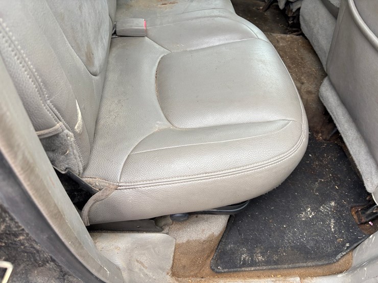 2004-dodge-3500-image-39