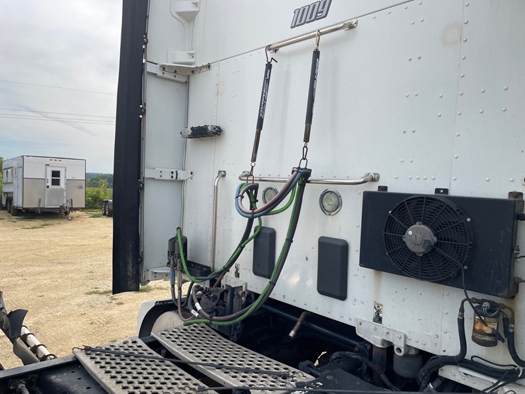 2017-kenworth-t680-image-18