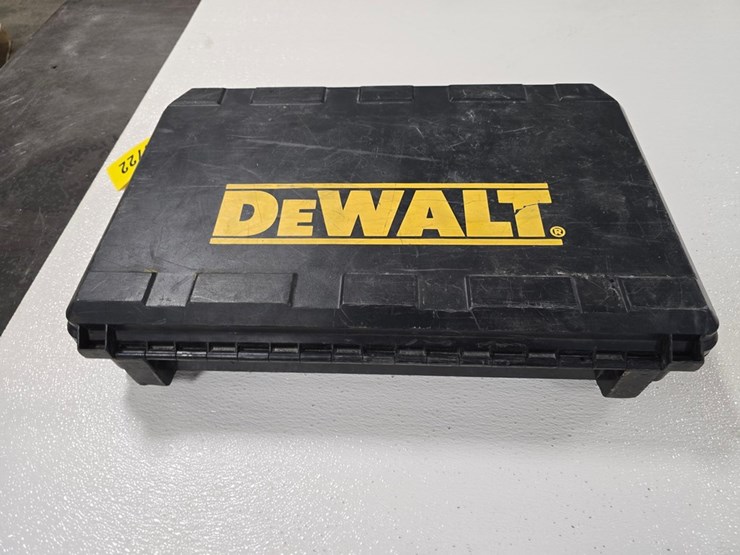 #9722-•-dewalt-d25651k-hammer-drill-image-10