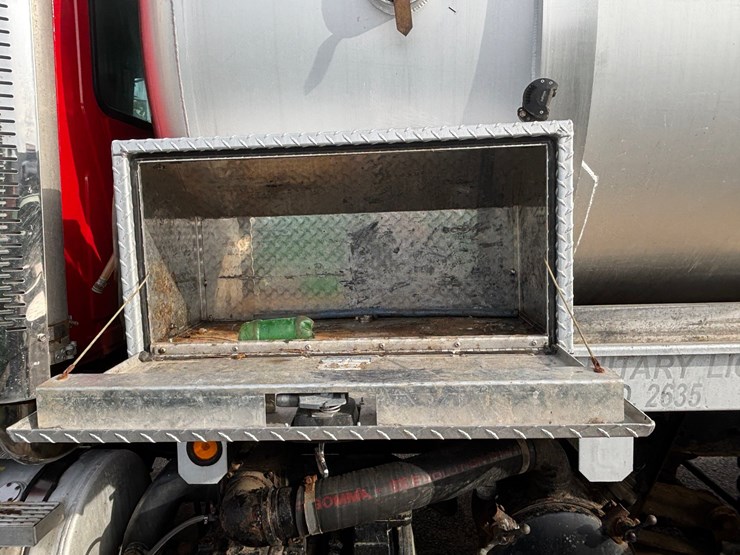 #1203-•-2004-mack-cv713-vacuum-pump-truck-(has-wi-title)-image-34