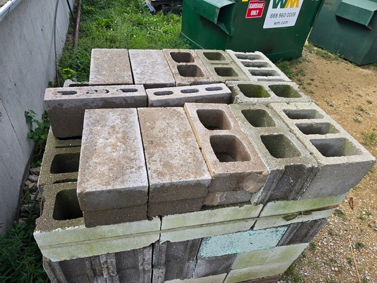 #9754-•-pallet-of-cinder-blocks-image-6