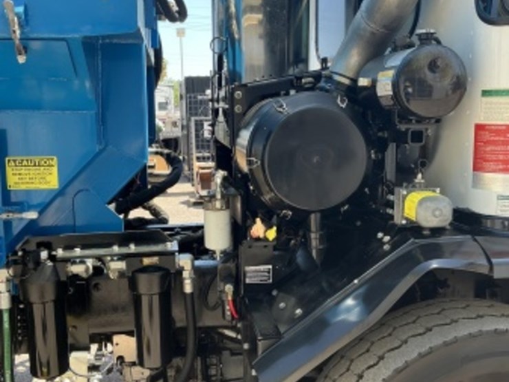 2018-peterbilt-520-image-12