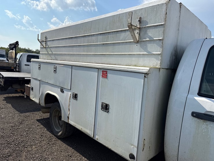 2008-chevrolet-3500-image-4
