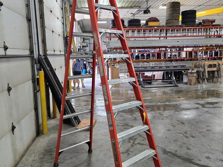 #9746-•-louisville-10'-step-ladder-image-4