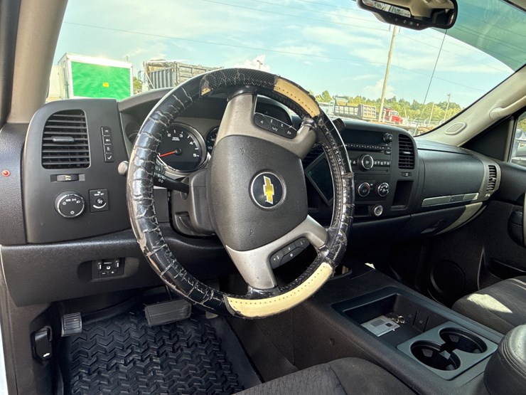 2011-chevrolet-2500-image-16