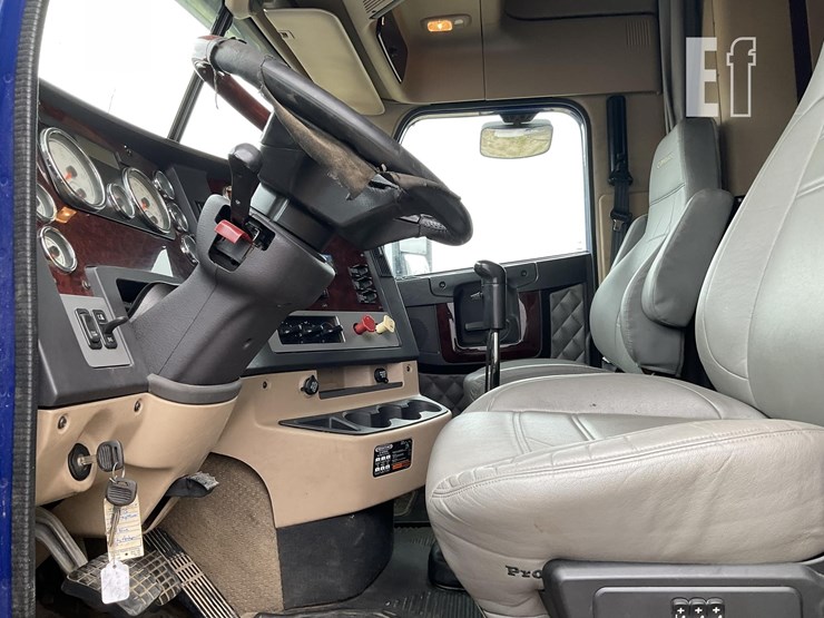 2014-freightliner-coronado-122-image-6