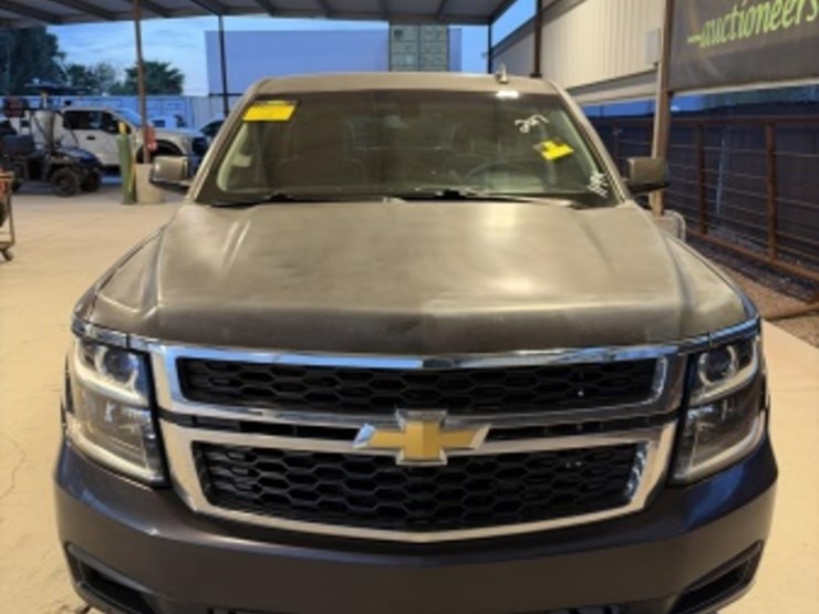 2017-chevrolet-tahoe-image-3