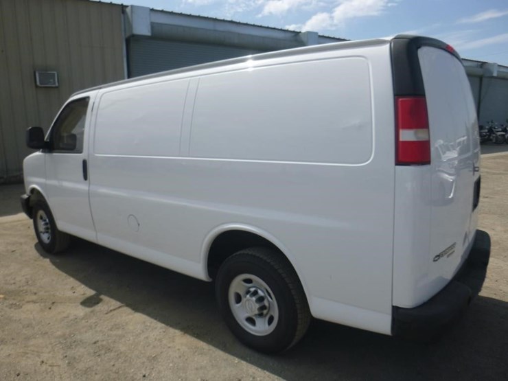2015-chevrolet-express-2500-image-4