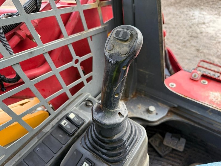 2020-takeuchi-tl8-image-26