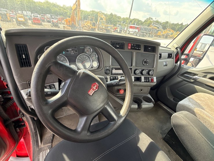 2019-kenworth-t680-image-15