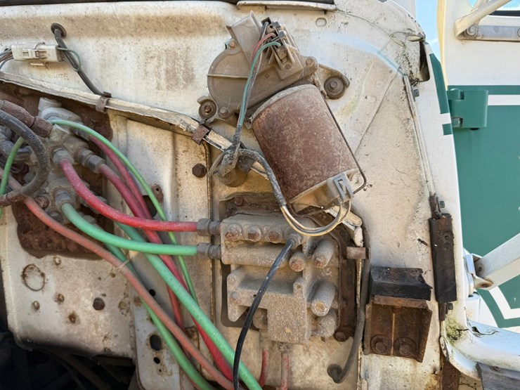 1991-ford-l8000-image-16